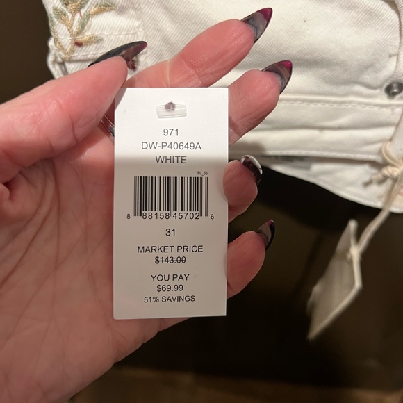 Never worn.  Size 31 Driftwood white embroidered jeans with tag. - Picture 7 of 10